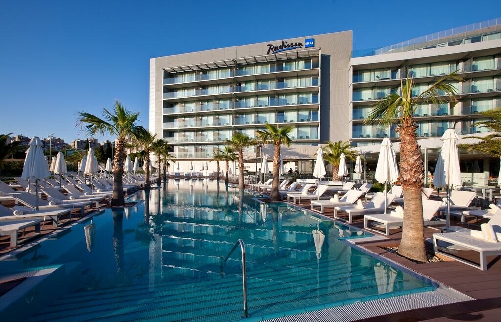 Radisson Blu Resort taxi transfers